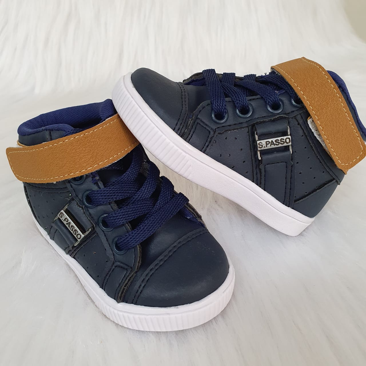 tenis couro sintetico