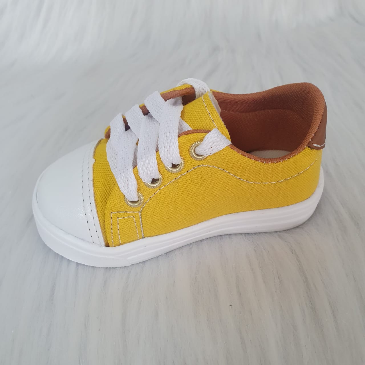 tênis masculino amarelo
