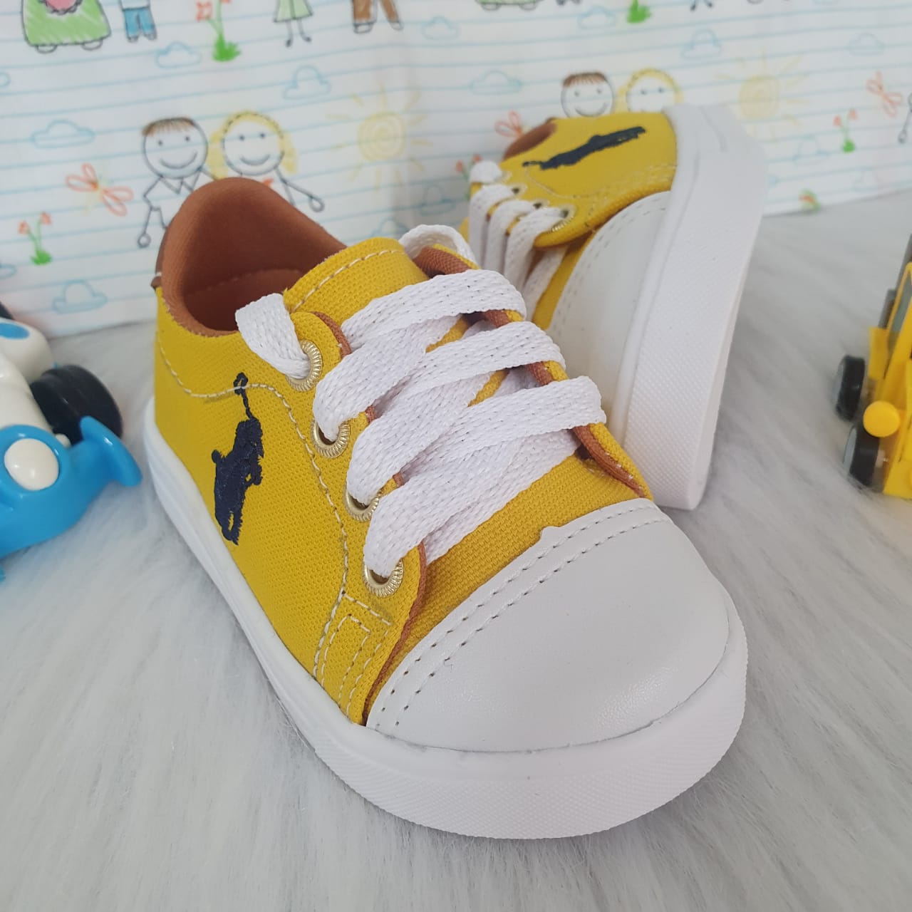 tênis masculino amarelo